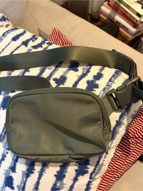 Quince Renew Nylon Belt Bag in Olive Green NWOT
